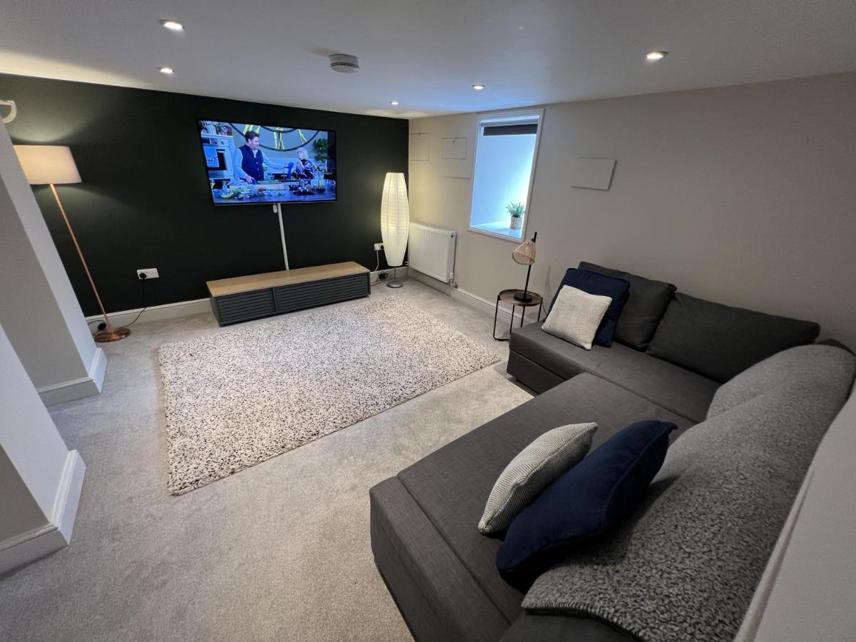 Luxurious Victorian Villa With Parking Sleeps Six Bury St. Edmunds Exterior photo