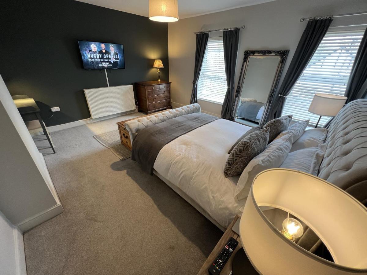 Luxurious Victorian Villa With Parking Sleeps Six Bury St. Edmunds Exterior photo