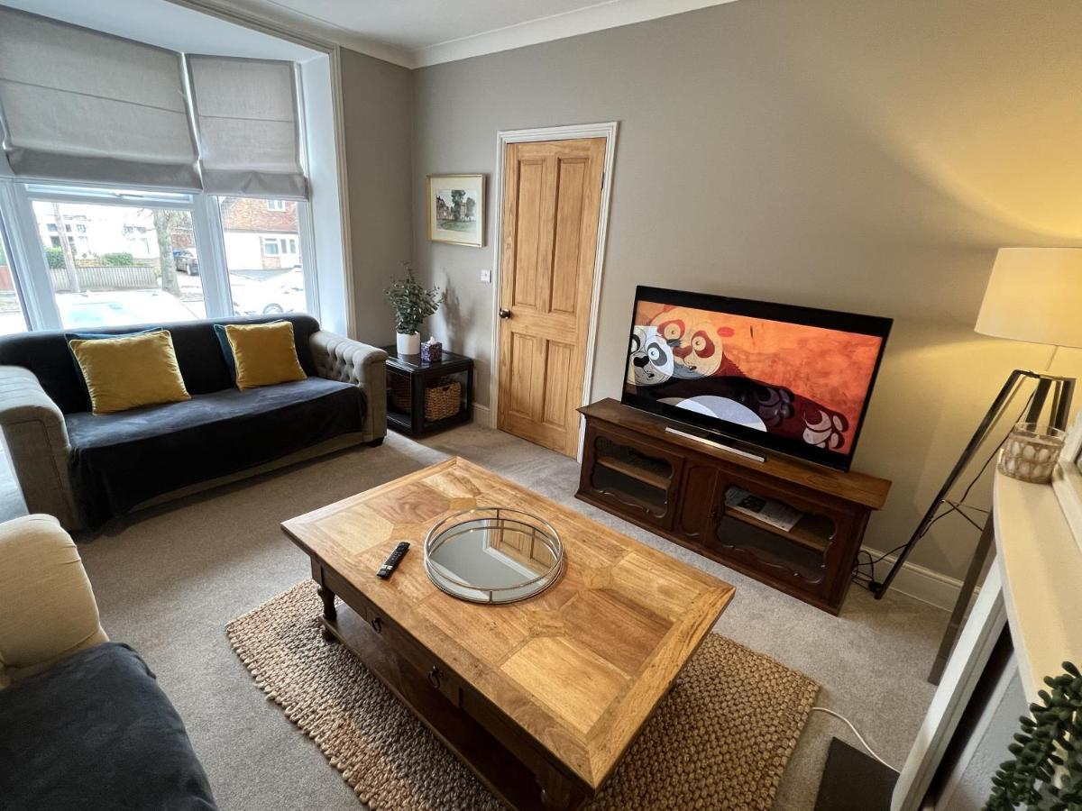 Luxurious Victorian Villa With Parking Sleeps Six Bury St. Edmunds Exterior photo